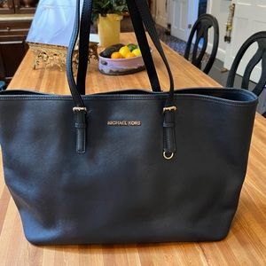 Michael Kors Large Navy Jet Set Tote/Handbag